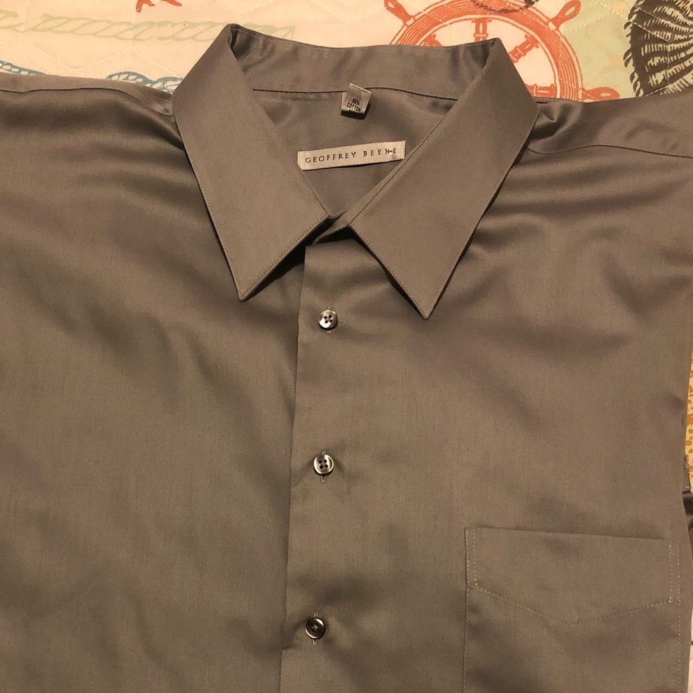 NWOT gray Men’s Geoffrey Beene dress shirt 👔